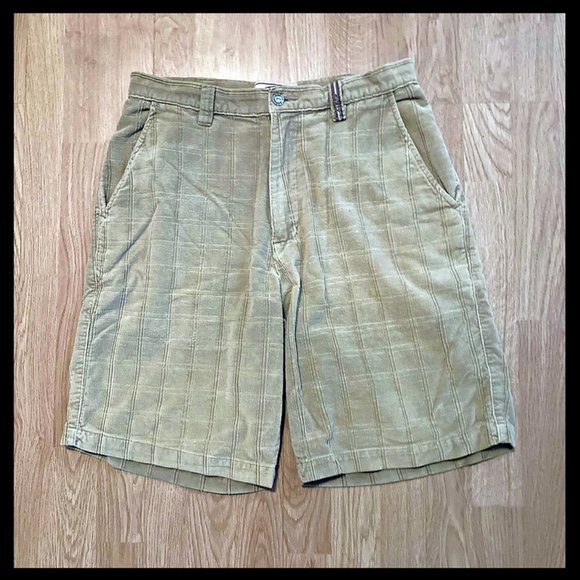 RUSTY Mens Corduroy "flat front" Bermuda Shorts - Picture 2 of 5